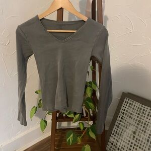 brandy melville long sleeve v neck top